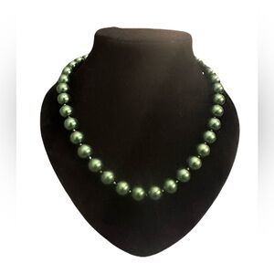 Emerald Green Pearl Necklace